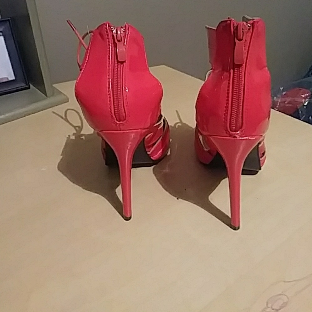 Red Heels - Picture 4 of 4